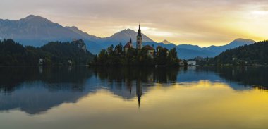 bled Gölü üzerinde güzel gündoğumu