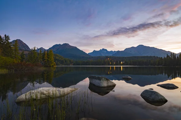 Lago di montagna in slovacco Alti Tatra — Foto Stock