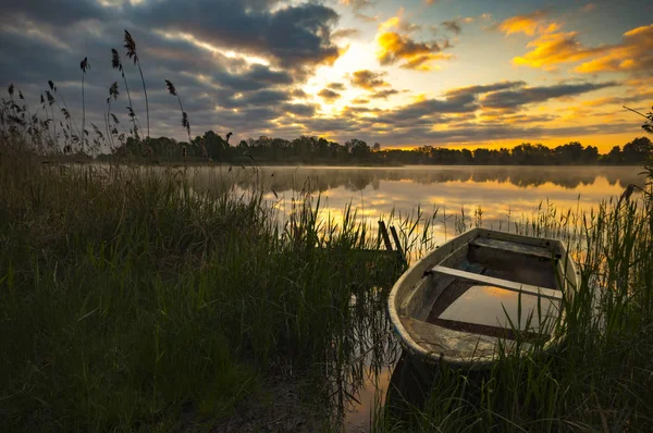 Båtar på sjön — Stockfoto