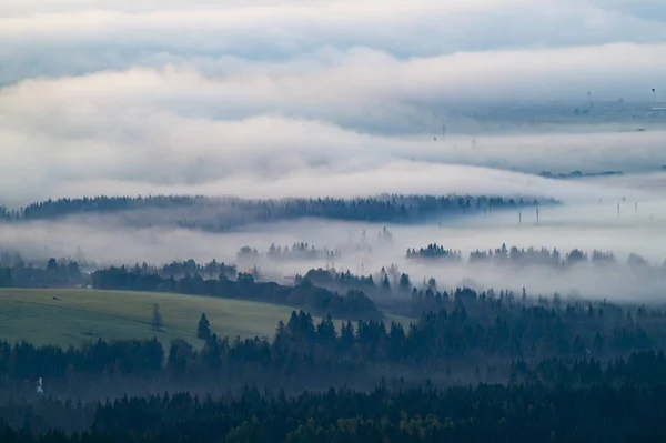 Morgennebel in den slowakischen Bergen — Stockfoto