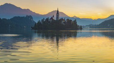 bled Gölü üzerinde güzel gündoğumu