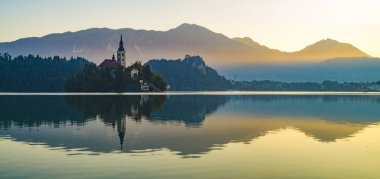 bled Gölü üzerinde güzel gündoğumu