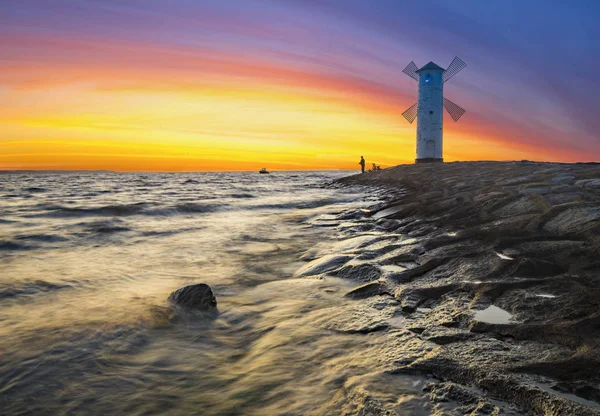 Maják "větrný mlýn", Swinoujscie, Baltské moře, Polsko — Stock fotografie
