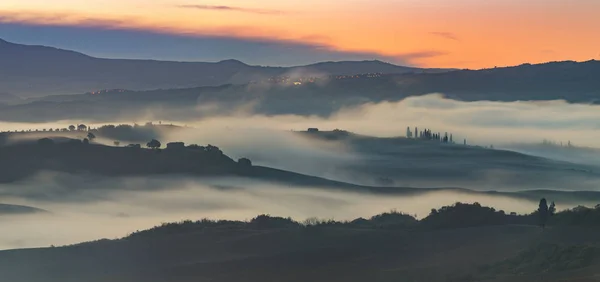 Misty morning in Tuscany — Stock Photo, Image