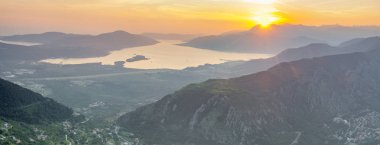 Karadağ, yarış görünümünden Boka Kotor üzerinden günbatımı