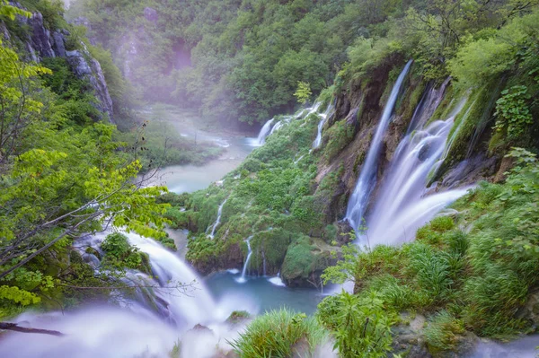 Plitvice Gölleri Milli Parkı şelaleler