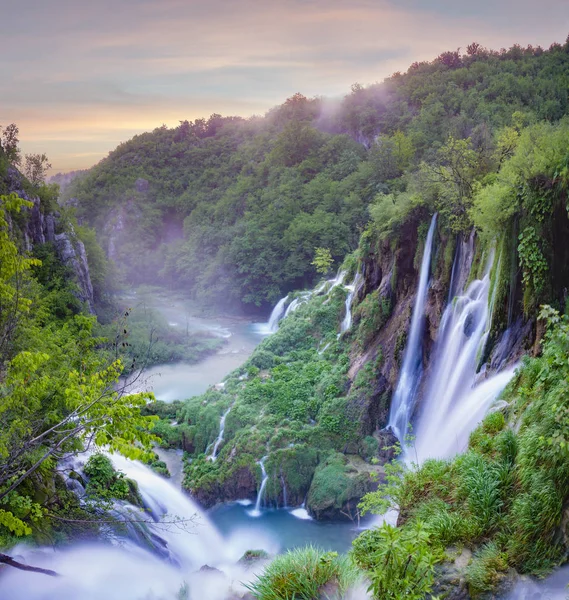 Plitvice Gölleri Milli Parkı şelaleler