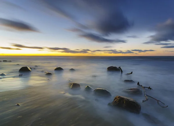 Morze krajobraz, burzliwy wieczór nad morzem — Zdjęcie stockowe