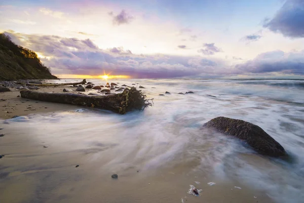 Paisaje marino, tarde tormentosa en la orilla del mar —  Fotos de Stock