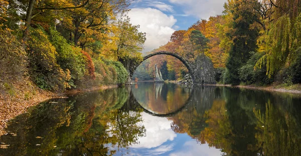Devil 's Bridge, Kromlau, Alemania — Foto de Stock