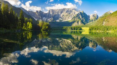 Ben Julian Alps içinde sabah dağ Gölü Panoraması
