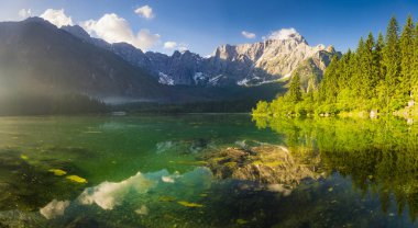 Ben Julian Alps içinde sabah dağ Gölü Panoraması