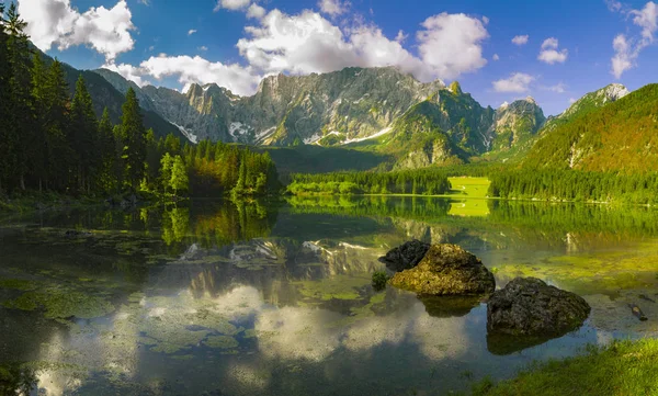 Panorama of mountain lake in the morning in the Julian Alps in I — Stock Photo, Image