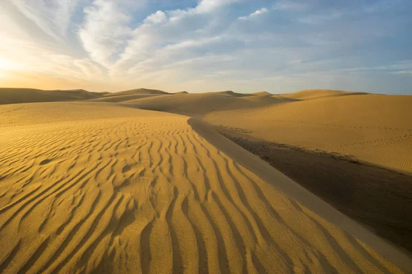 Híres természeti park Maspalomas dűnéi Gran Canaria napkeltekor, — Stock Fotó