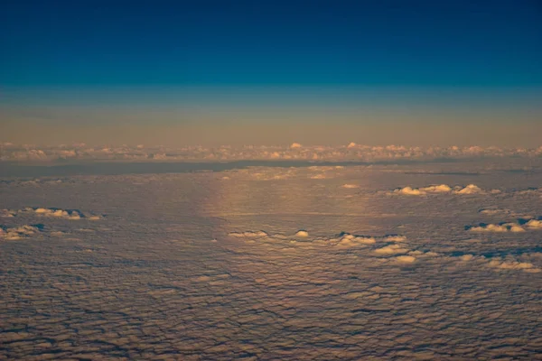 O espectro de brocken visível nas nuvens — Fotografia de Stock