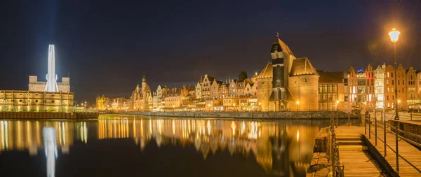 Panorama nocturno de la ciudad vieja de Gdansk —  Fotos de Stock