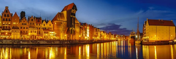Gdansk eski şehir panoraması gece