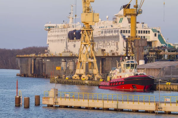 Passenger ferry in the dry dock of the repair yard. Repair yard — Stock Photo, Image