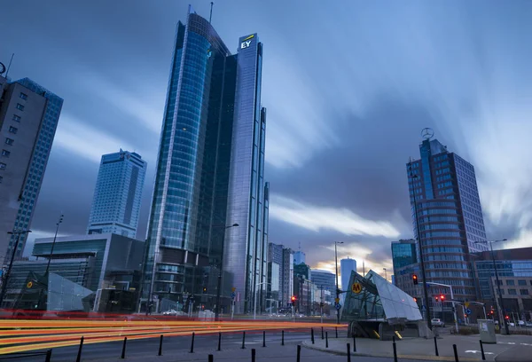 Warszawa, Polska-grudzień 2016: Wieżowce w centrum P — Zdjęcie stockowe