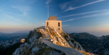 Karadağ 'daki Lovcen Ulusal Parkı' nda gözcülük. Anıtmezar: 