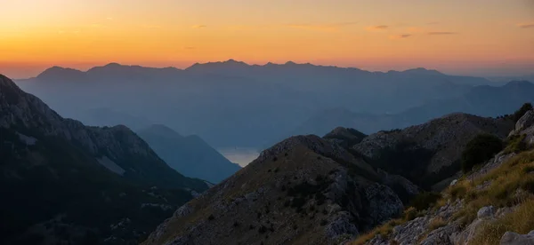 Panoráma a hegyekre a Lovce egyik kilátóhelyéről — Stock Fotó