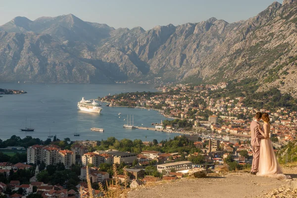 Kotor aan de baai van Kotor in Montenegro gezien vanuit het gezichtspunt — Stockfoto