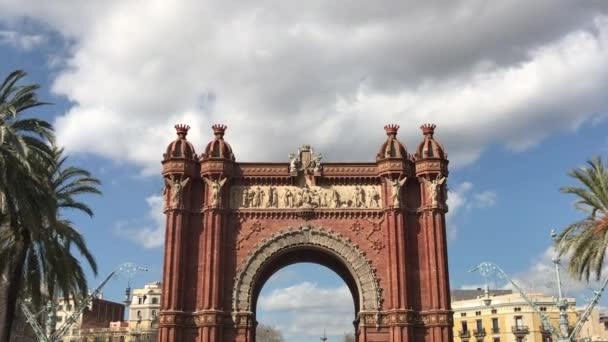 Arco triunfal en Barcelona — Vídeo de stock