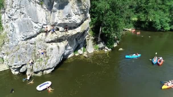 Aerial View Young People Jumping Water High Rock Cliff Group — Stockvideo