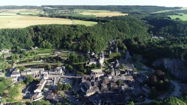 Vista Aérea Cidade Velha Castelo Durbuy Bélgica Cercado Por Montanhas — Vídeo de Stock