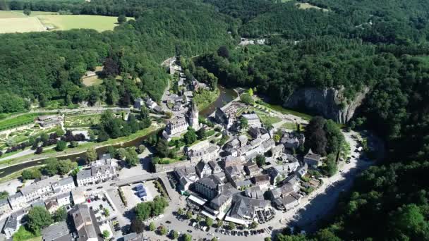 Vue Aérienne Vieille Ville Château Durbuy Belgique Entouré Montagnes Rivières — Video