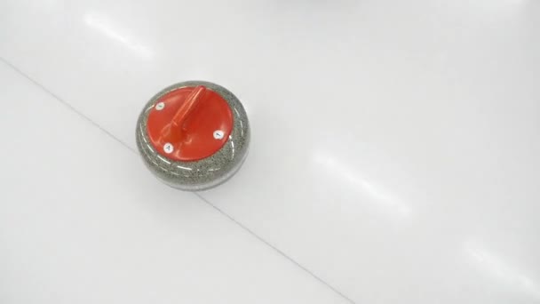 Jogo Curling Curler Está Varrer Superfície Gelo Caminho Pedra Curling — Vídeo de Stock