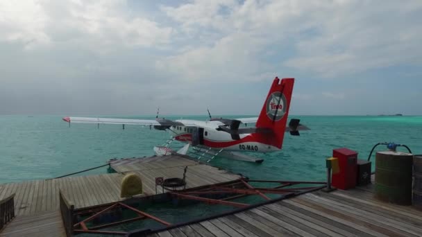 Maldives Male 2018 Trans Maldivian Airlines Arrives Hydroplan Seaplane Tma — стокове відео