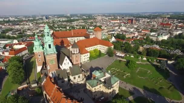 Vista Aérea Del Castillo Real Wawel Cracovia Cracovia Situado Colina — Vídeo de stock