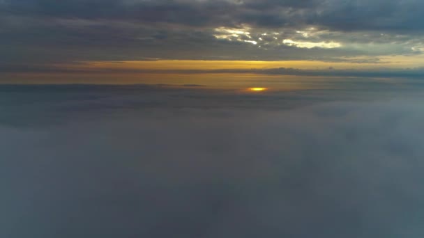 Vista Aérea Volando Sobre Las Nubes Durante Amanecer Vista Panorámica — Vídeos de Stock