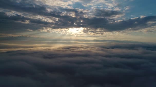 Vista Aérea Volando Sobre Las Nubes Durante Amanecer Vista Panorámica — Vídeos de Stock