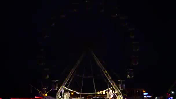 Uitzicht Pretpark Nachts Kleurrijk Reuzenrad Het Lunapark — Stockvideo