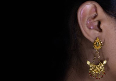 ASAMLAR TRADİTİKLİ Kuyumcu YAZILARI BİR KOMUŞ BİR KIZARI BİR KEZ ZİÇİN BİR GÖREVİYOR 2