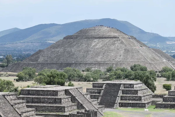 Vista Lateral Pirâmide Sol Com Turistas Que Ascendem Lugar Sacred — Fotografia de Stock