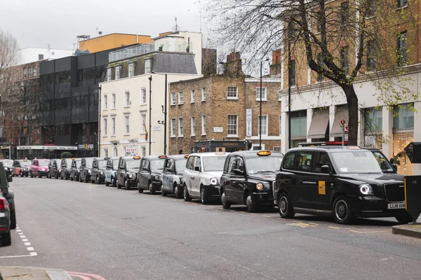 Londres Março 2020 Londres Táxis Esperando Sem Trabalho Durante Pandemia Imagens De Bancos De Imagens