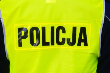 Ulusal bağımsızlık gününde Polonya 'da 11.11.2019 - Kielce / Polonya Polisi - Polis. Sokak serserisi polis arabasındaki bir polis. Polis işareti.  