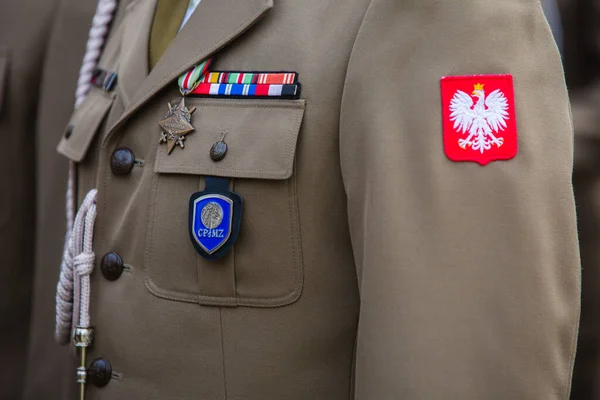 11.2019 Kielce / Polonya Polonya askeri ordusu geçit töreninde. Polonya ordusu peş peşe bayrak boyadı