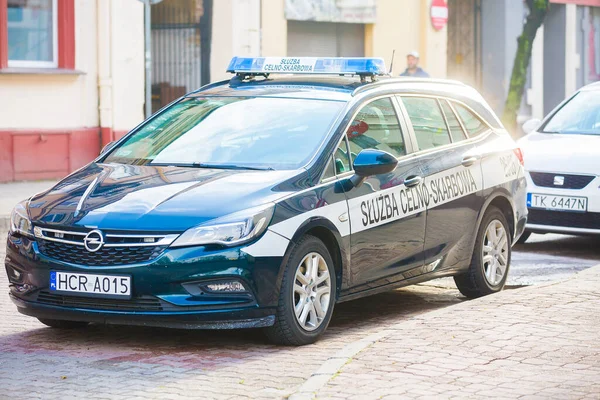 Kielce 'de 11.2019 Kielce / Polonya Vergi vergisi polisi veya hizmet-suba celna. Sluzba celna 