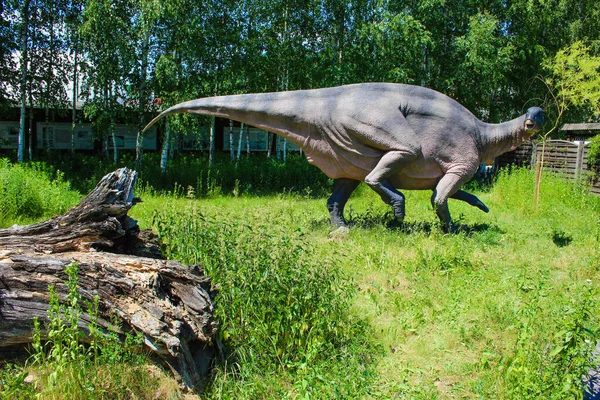 ボルトウ ポーランド04 2017 ボルトウ公園のポーランドの恐竜 白い恐竜の子供のための公園 — ストック写真