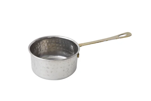 Yumurta yerine küçük metal kap. Tencere beyazı izole edilmiş.. 