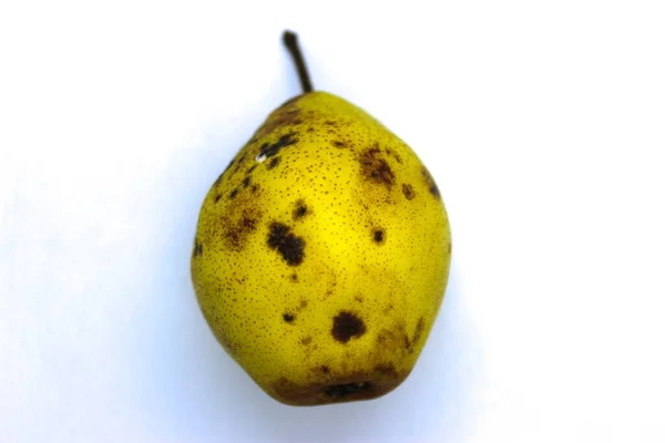 Buah Pir Kuning Yang Indah Dengan Latar Belakang Putih Pear — Stok Foto