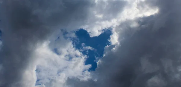Серце Небі Хмарне Небо Хмари Покривали Крім Форми Серця Неба — стокове фото