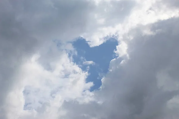 Coeur Dans Ciel Ciel Nuageux Qui Couvrait Tout Sauf Forme — Photo