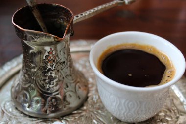 Bosna kahvesi. Bosna 'da, özellikle de Saraybosna' da kahve servis etmenin geleneksel yolu.