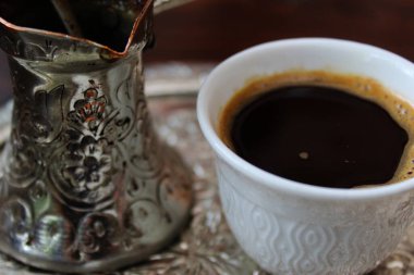 Bosna kahvesi. Bosna 'da, özellikle de Saraybosna' da kahve servis etmenin geleneksel yolu.