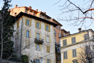 Bergamo, İtalya, 14 Aralık 2019: Yukarı Bergamo kasabasının tarihi evleri